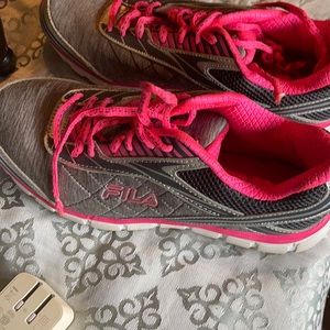 Women’s tennis shoes pink an gray